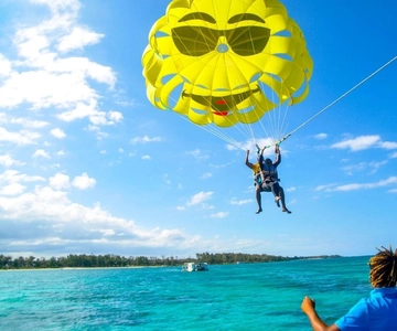 Belle Mare Vattensporter:Undervattensvandring, Parasailing, Tube Ride