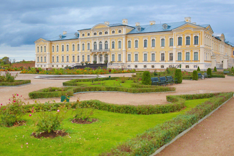 From Riga: Guided Day Tour to Rundale Palace & Bauska Castle