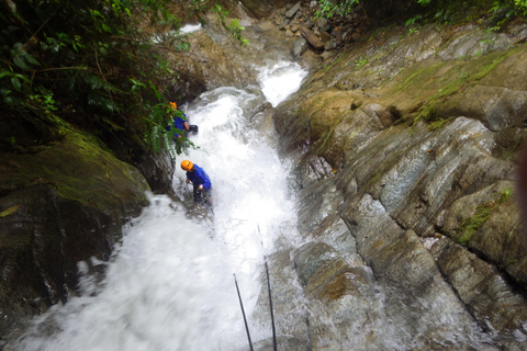 Baños: Canyoning nelle cascate di Chamana o Rio Blanco