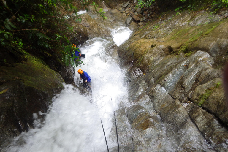 Baños: Canyoning nas cachoeiras Chamana ou Rio Blanco