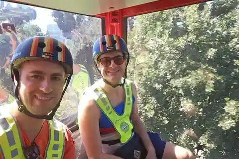 Santiago de scooter: Uma viagem entre a natureza e o urbanismo