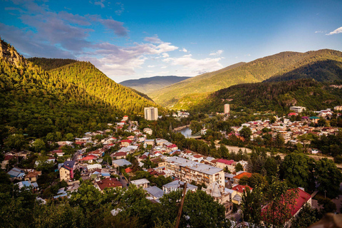 Au départ de Tbilissi : excursion guidée à Borjomi, Rabati et Vardzia