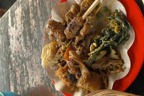 Ubud: Gianyar Night Market Food Tour with up to 17+ Tastings Tour with Transfer from Central Ubud