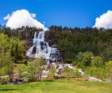 Bergen: Hardangerfjord Waterfall Safari Tour