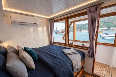 Labuan Bajo: 3D2N Private Komodo Liveaboard | French Guide
