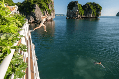 From Hanoi: Lan Ha Bay and Cat Ba Island Cruise with Lunch