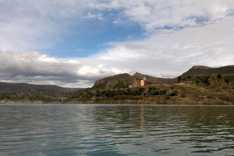 From Valencia: Excursion to Chulilla + hike and kayak tour on the lake From Valencia: Excursion to Chulilla + hike and kayaking tour on the lake