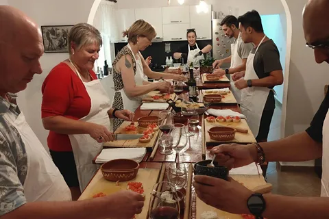 Tirana: Traditioneller Kochkurs mit hausgemachtem Wein