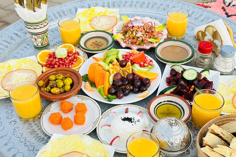 Marrakech: Royal Breakfast with Hot Air Balloons view