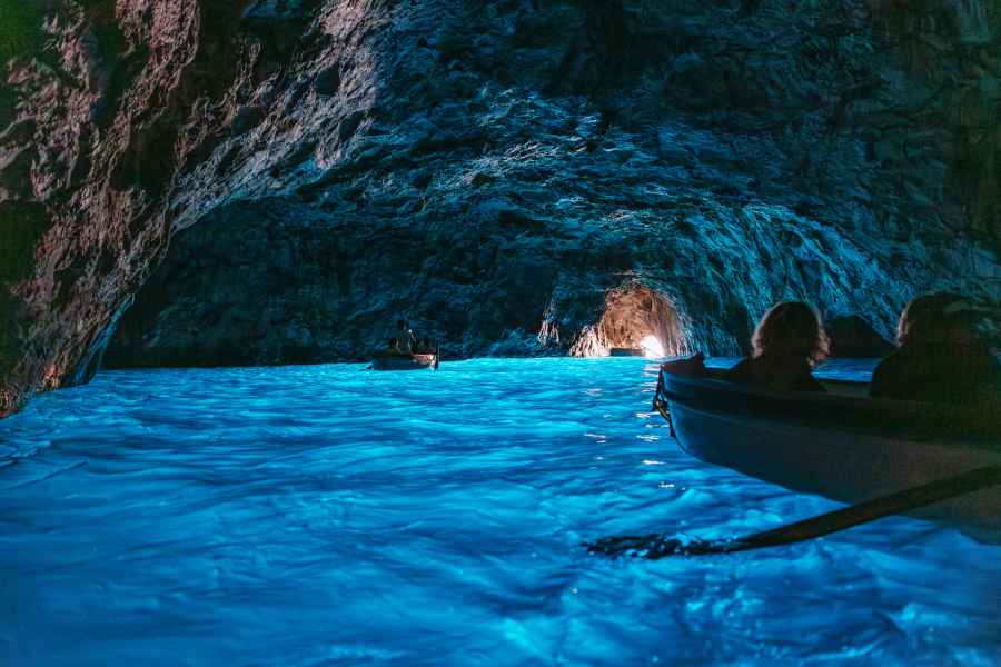 Von Sorrento aus: Capri Bootstour mit Besuch der Blauen Grotte. Foto: GetYourGuide