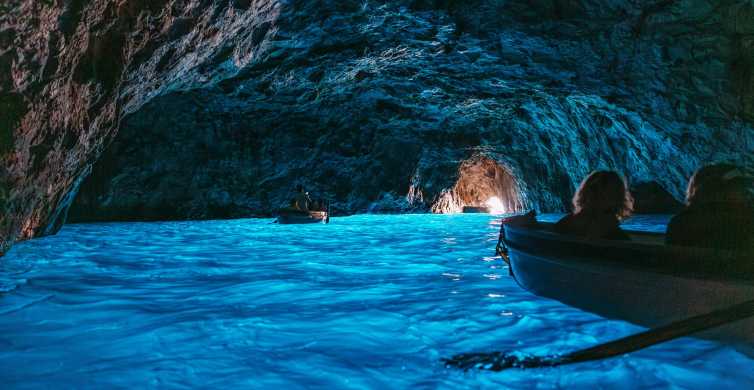 Ze Sorrenta: Capri s návštěvou Modré jeskyně.