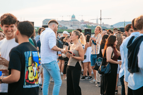 Budapest: Crucero turístico al atardecer con cócteles ilimitados