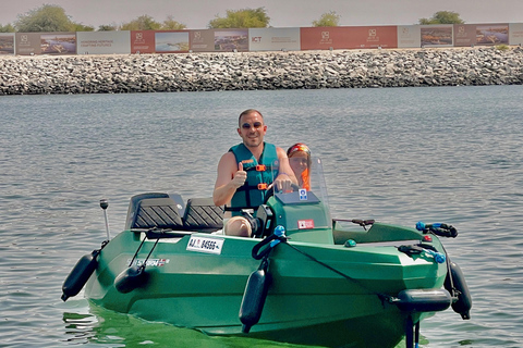 Tour de áudio pela Ilha Yas, condução própria guiada em grupo, fácil e divertidoSeaRay 25 FT • Com o capitão Bayside • Perfeito para até 6 pessoas