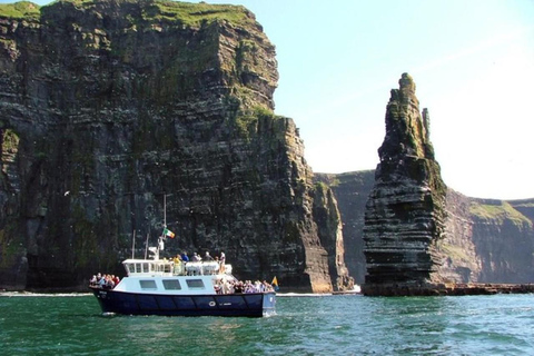 Från Dublin: Cliffs of Moher, båtkryssning och Aillwee-grottan