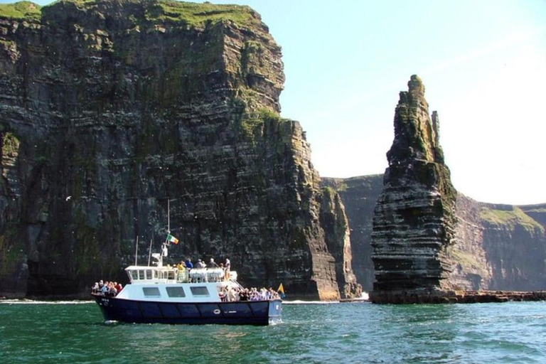 Desde Dublín: Acantilados de Moher, Crucero en Barco y Cueva de Aillwee