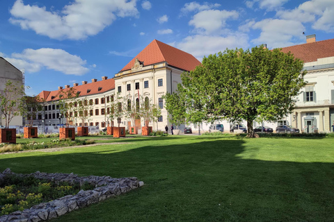 Budapest: Castle District Walking Tour with Local Guide