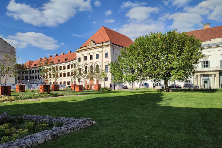 Budapest: Castle District Walking Tour with Local Guide