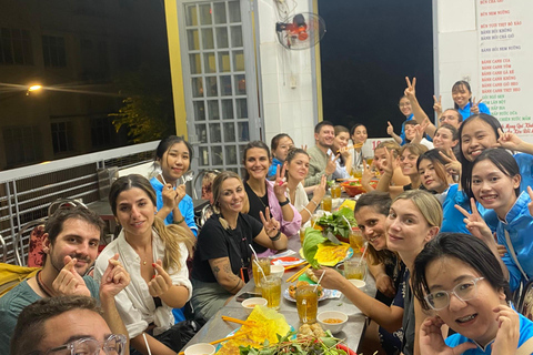 KISSTOUR| Saigón de Noche y Comida Callejera en MotoSaigón de Noche y Comida Callejera en Moto