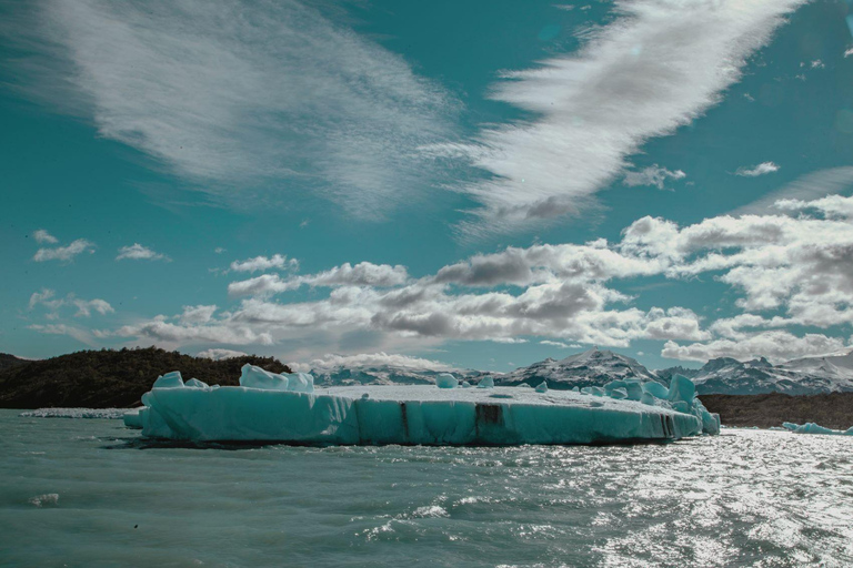 El Calafate: Upsala & Spegazzini Glaciers Cruise with Lunch Cruise with Boxed Lunch and Hotel Pickup