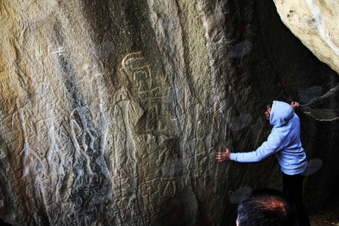 Baku: Gobustan Mud volcano Fire temple Guided tour