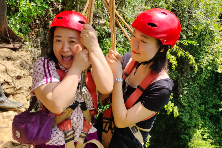 Le grotte di Jomblang e Pindul includono l&#039;ingresso.Jomblang e Pindul Cave Oyo River Tubing.