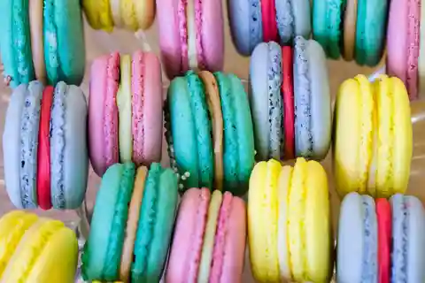Bath: Elabora y hornea una tanda de macarrones franceses