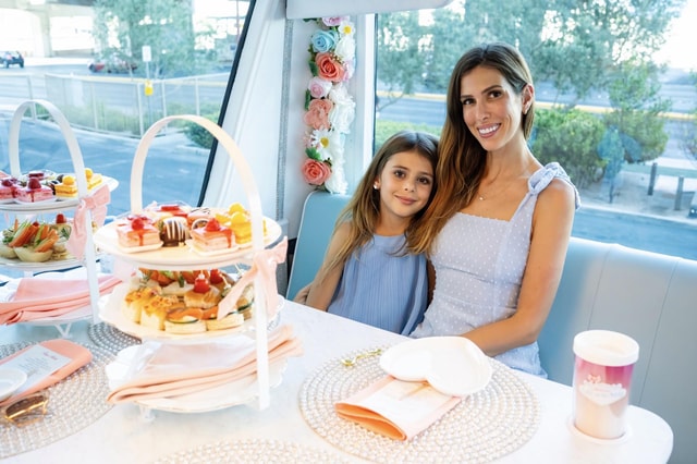 Las Vegas: High Tea Sightseeing Bus Tour