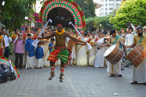 5-Day Kerala Highlights Tour with Overnight Houseboat Stay 3 Star Hotel Accommodation