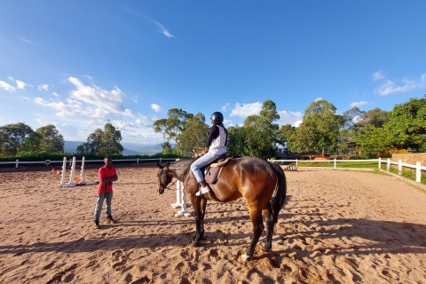 Galope con gracia, Aventura a caballo en el monte Kigali