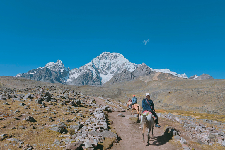 Balade à cheval dans l&#039;Ausangate et les 7 lacs - Journée complète - En groupeÉquitation à Ausangate 7 Lacs, journée complète - En groupe