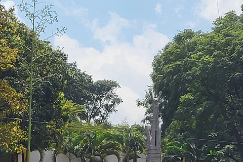 Kampala: Guided Walk Through Markets, Monuments, & Culture