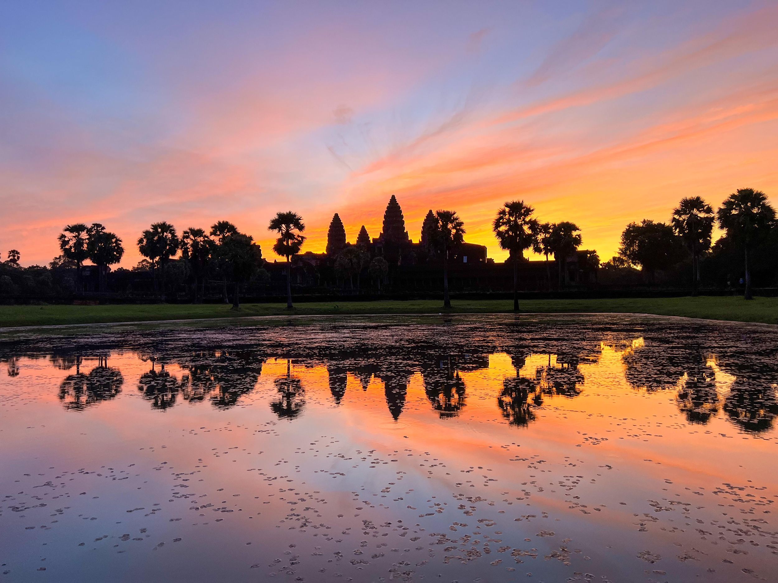 2-tägige Tour: Angkor Wat, Banteay Srei, Phnom Kulen und Beng Mealea