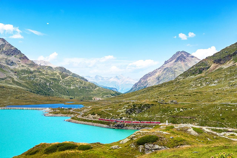 Depuis Milan : Excursion d'une journée à St Moritz et dans les Alpes avec le train rouge de la Bernina