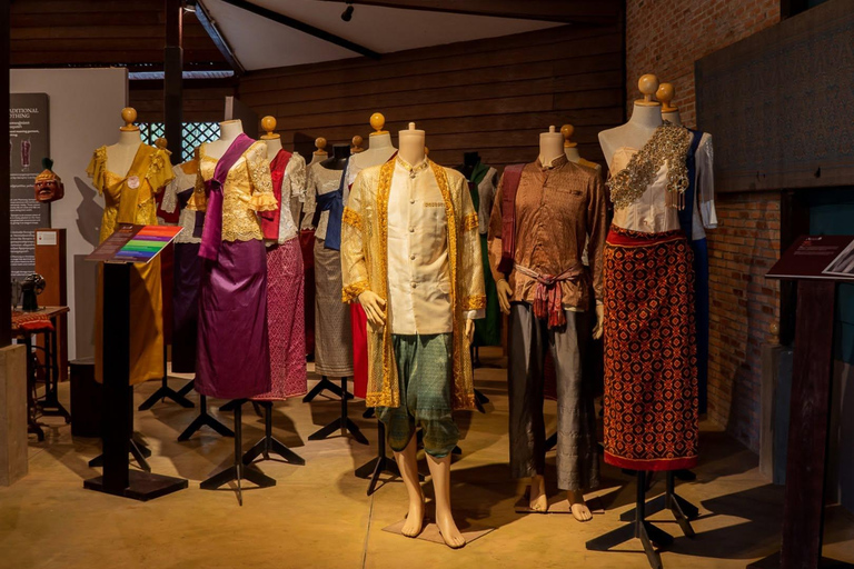 Siem Reap: Angkor Silk Farm & Mechrey Floating Village Tour
