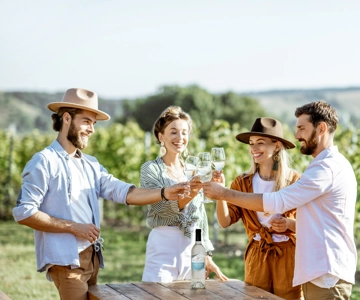 Okanagan Bee Tour, Wine Tasting and Lunch at Kelowna Winery