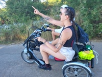 Y recorrido en bicicleta de la mascota di noci - Housity