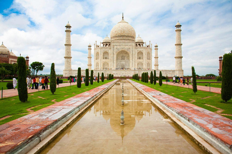 Vanuit Delhi: Agra dagvullende tour met gids met maaltijd &amp; entreeAuto met airconditioning, chauffeur, gids, maaltijd en tickets voor monumenten