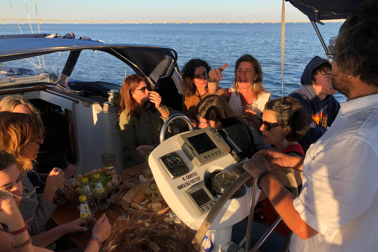 Sunset aboard a sailboat in Lisbon! Sunset aboard a sailing boat in Lisbon!