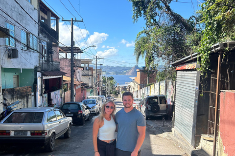 Ervaring in het "Fifa Street"-veld + Favela Tavares Bastos-tourErvaring op het basketbalveld "Fifa Street" + rondleiding door de favela Tavares Bastos