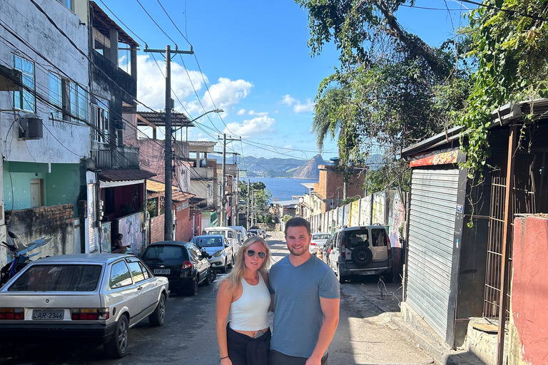 Ervaring in het "Fifa Street"-veld + Favela Tavares Bastos-tourErvaring op het basketbalveld "Fifa Street" + rondleiding door de favela Tavares Bastos