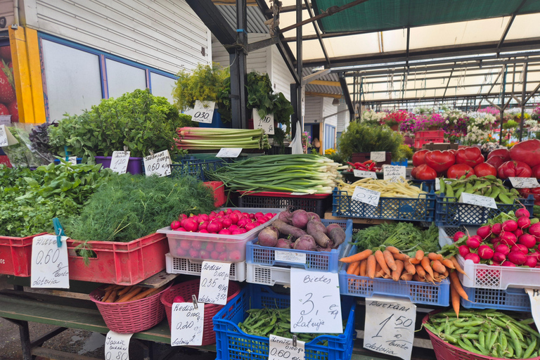 Riga: Old Town E-Bus Tour and Central Market Food Tasting