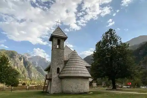 Desde Tirana/Shkoder: Excursión de un día a Theth y el Ojo Azul