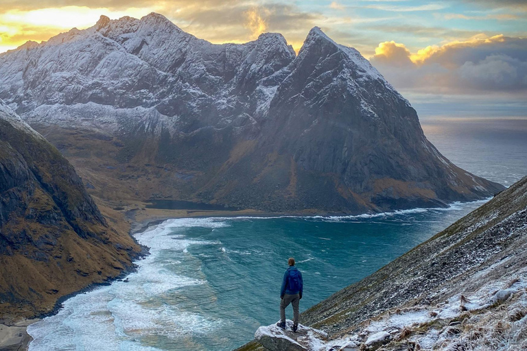 Reine: Winter Snowshoe Hike to Ryten – With Local Guide