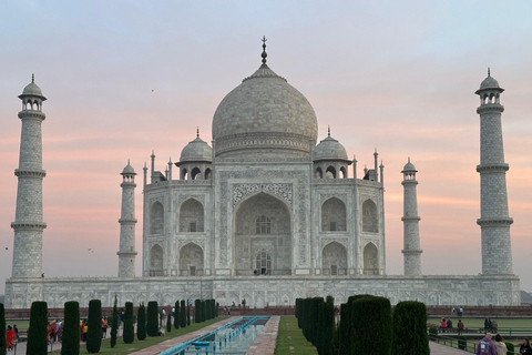 Taj Mahal y Agra Tour Privado Guiado desde Delhi en Coche ACGuía en directo + Coche AC