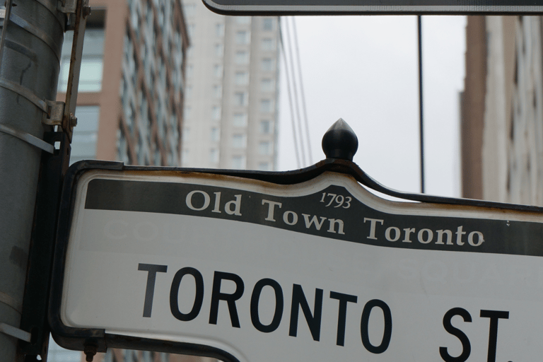 Toronto: Scenic 2-Hour City Tour by Bus