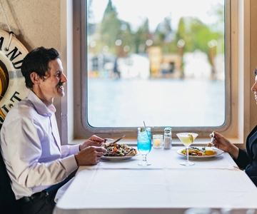 Portland: Willamette River 2.5-hour Dinner Cruise