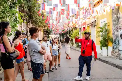 Visita partilhada ao Getsemani Art District com sistema de som sem fios
