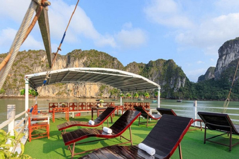 Hanoi: 2-daagse boetiekcruise door Halong Bay met kajakken