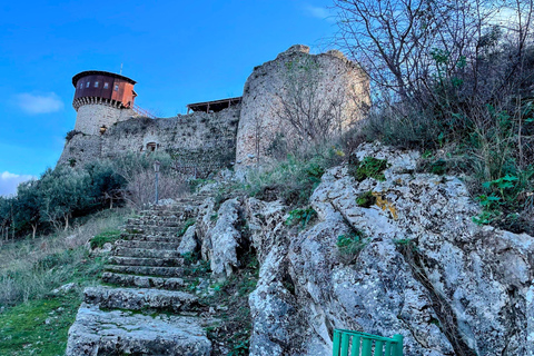 Excursion d&#039;une journée au château de Petrela et tyrolienne Albania Adventure