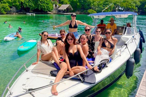 Cartagena: Rosario Islands Boat Tour with open bar & Lunch
